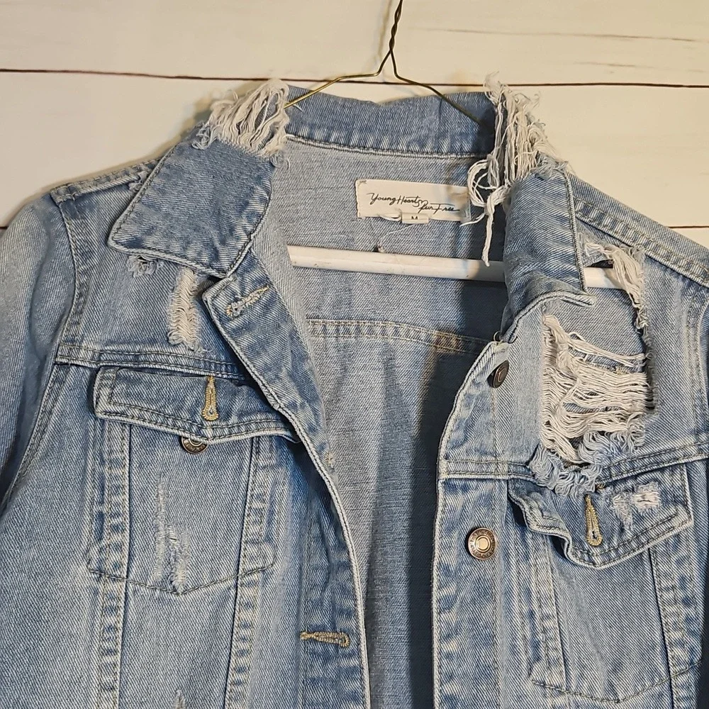 Young Hearts Run Free Women's Distressed Light Wash Denim Jean Jacket - Picture 2 of 8